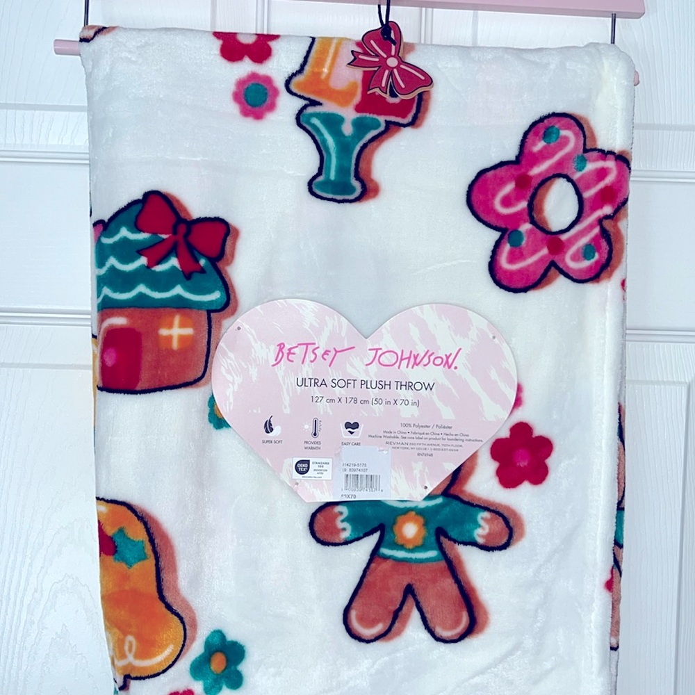 Betsey Johnson Ultra Soft Plush Christmas Throw, NWT